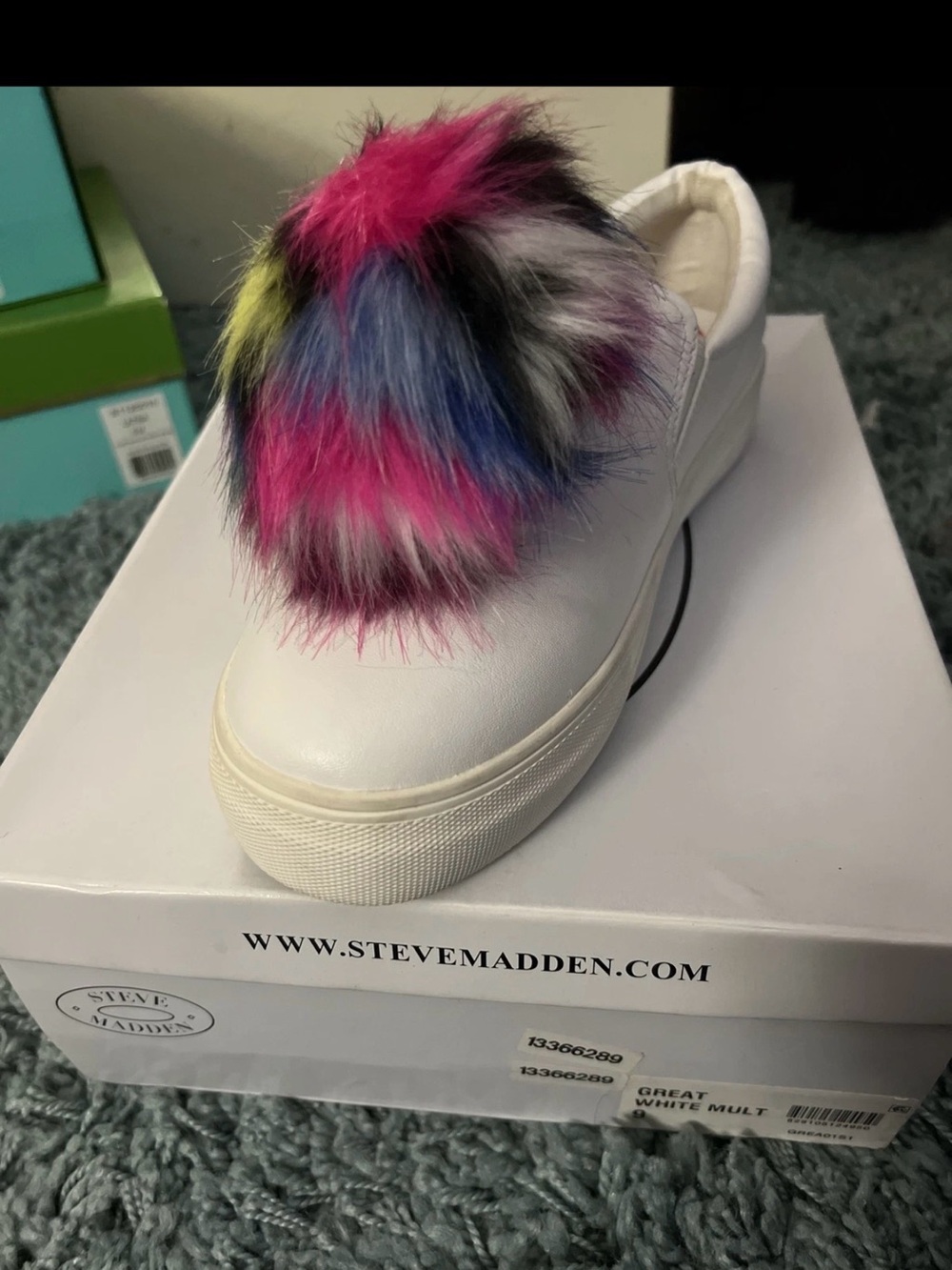 Steve Madden sneakers Great White/ Multi Colored Pom Pom - New  Sz 9